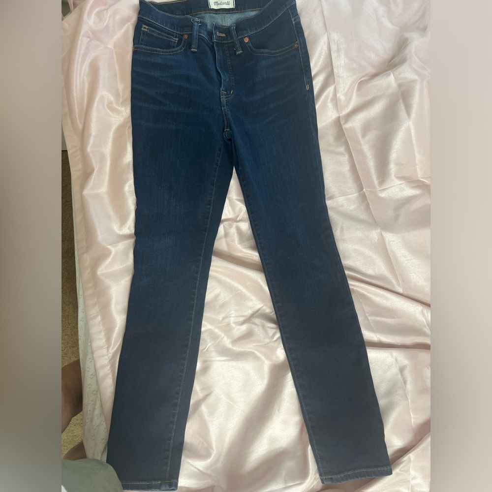 Size 27 9” Mid-Rise Skinny Madewell jeans